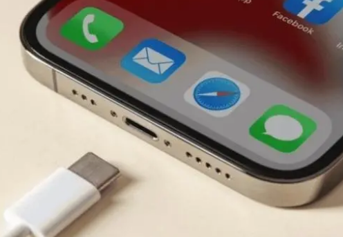 鄂尔多斯苹果15维修分享iPhone15改USB-C接口后能和安卓用户互借充电器吗 